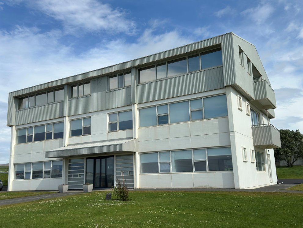 Skrifstofan lokuð á morgun föstudag