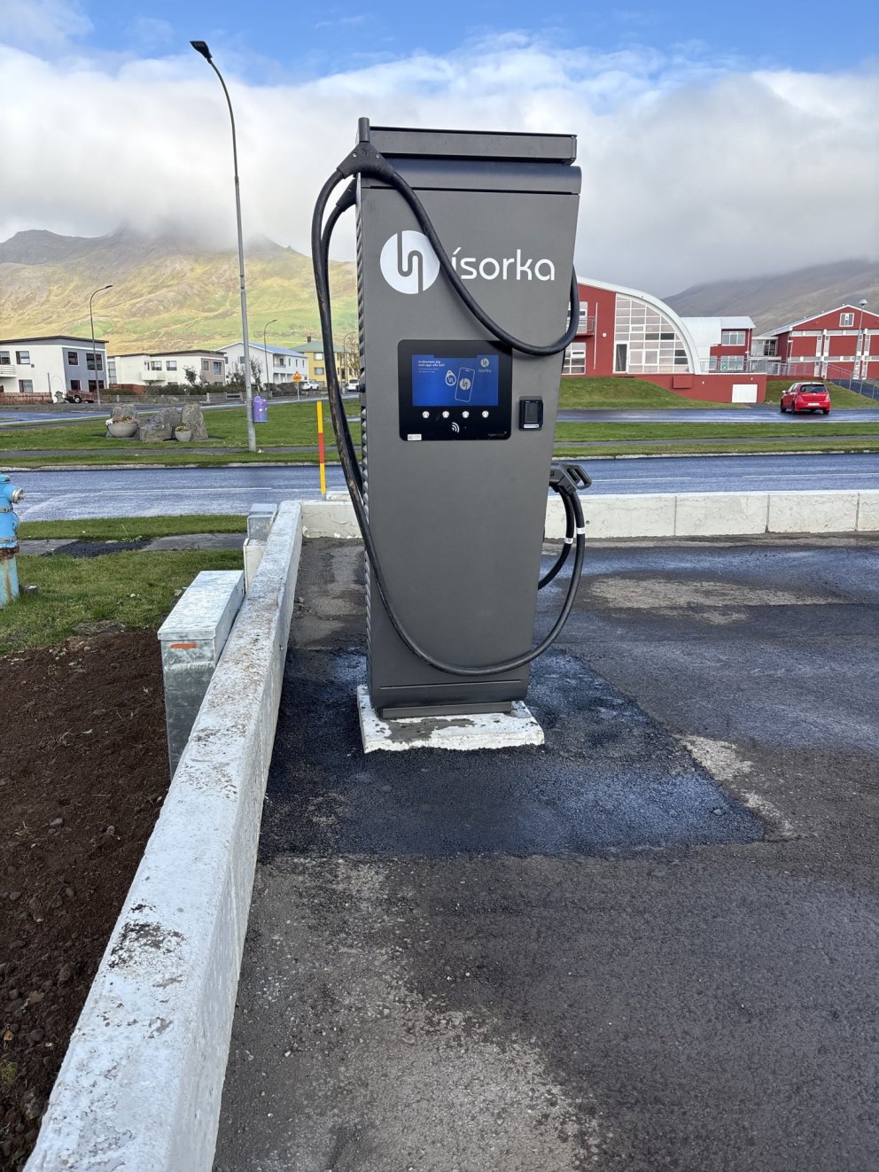 Hraðhleðslustöð komin í gagnið!