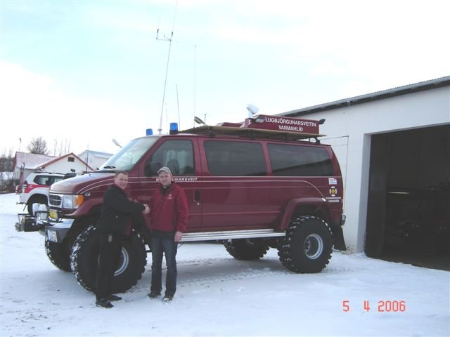 Afhending á nýjum bíl björgunarsveitarinnar Strandar