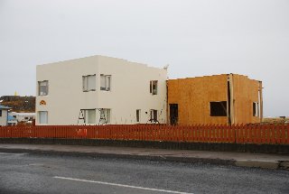 Bílskúr og íbúðarhús í sama stíl - fúnkis