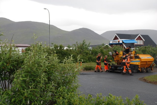 Íbúar fagna, Suðurvegurinn malbikaður
