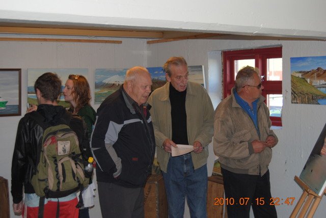 Eitthundrað manns í Djásni og Dúlleríi