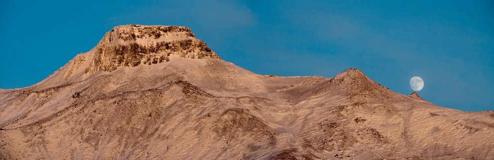 Tunglið á spena Spákonunnar