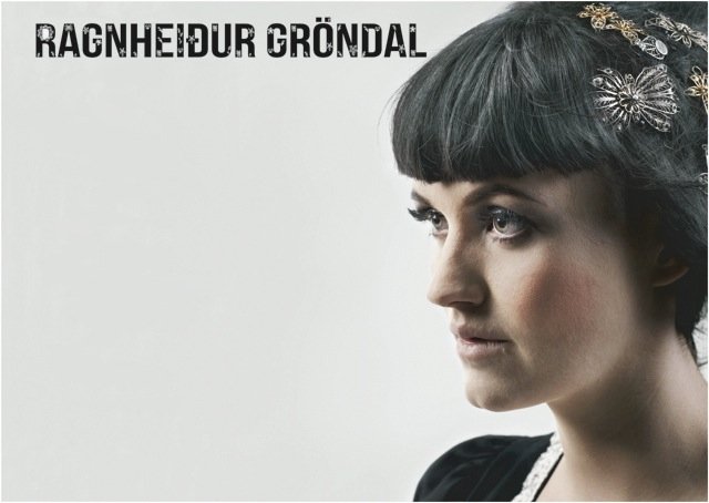 Ragnheiður Gröndal í kirkjunni á skírdagskvöld