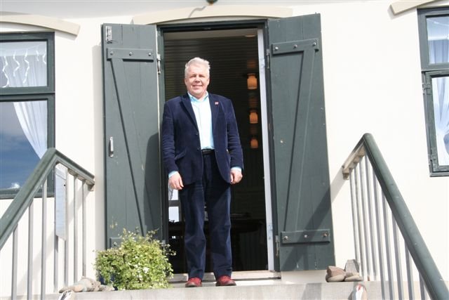 Ian Witting, sendiherra