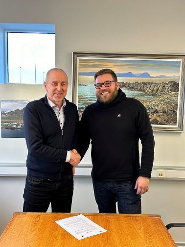 Hafnarstjóri Ólafur Þór Ólafsson og 
fulltrúi Borgarverks ehf Atli Þór Jóhannsson við undirritun