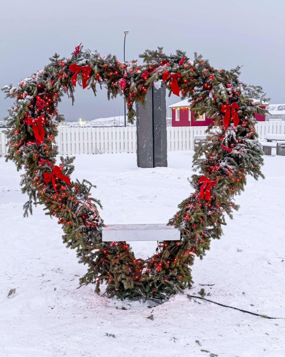 Hjartað skreyttu Björk Sveinsdóttir og Helena Mara Velemir og fá þær bestu þakkir fyrir.
