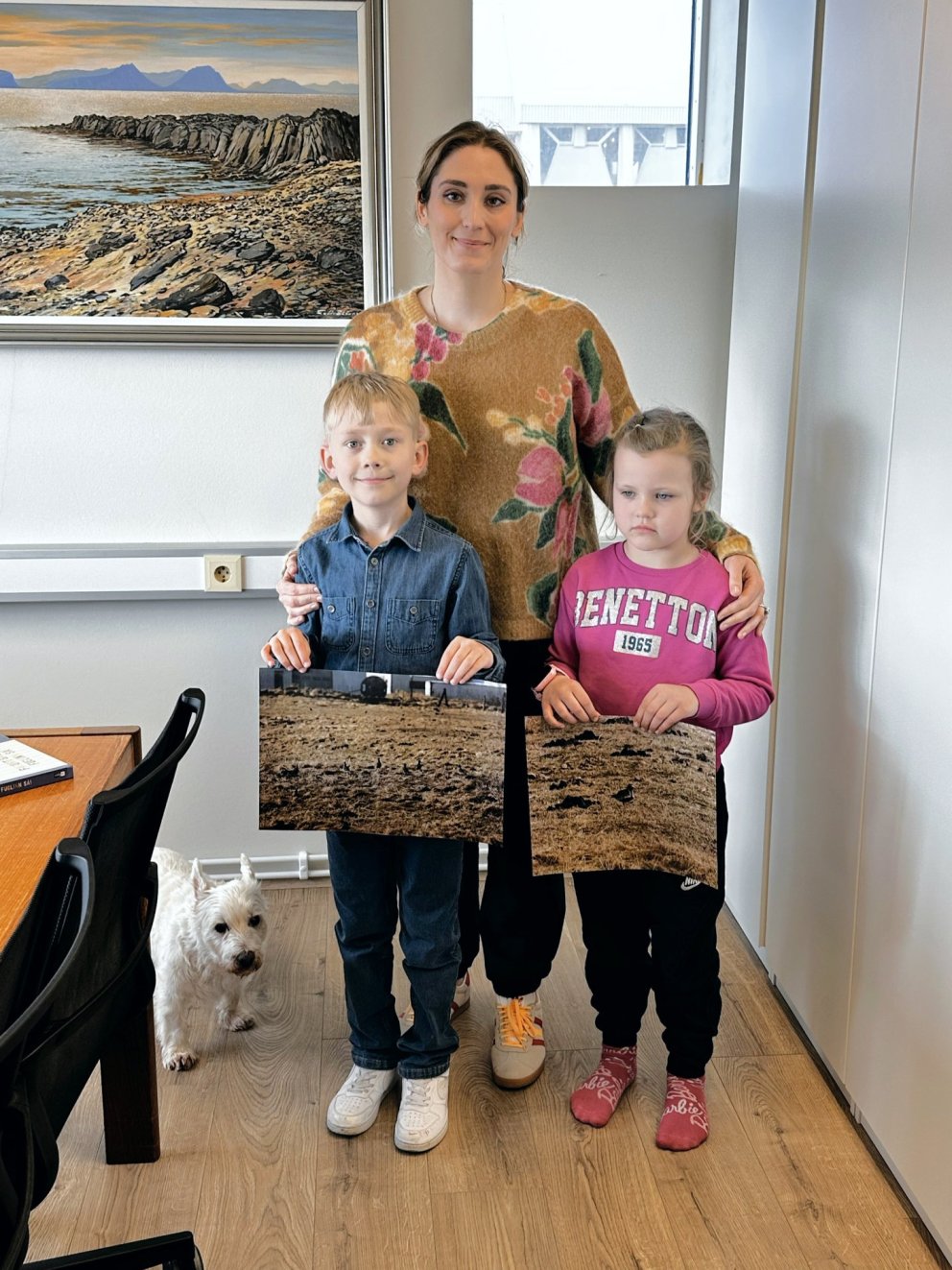 Alexandra Jóhannesdóttir sveitarstjóri tók á móti Elís Valtýssyni og Hafdísi Hrefnu Birgisdóttur í d…
