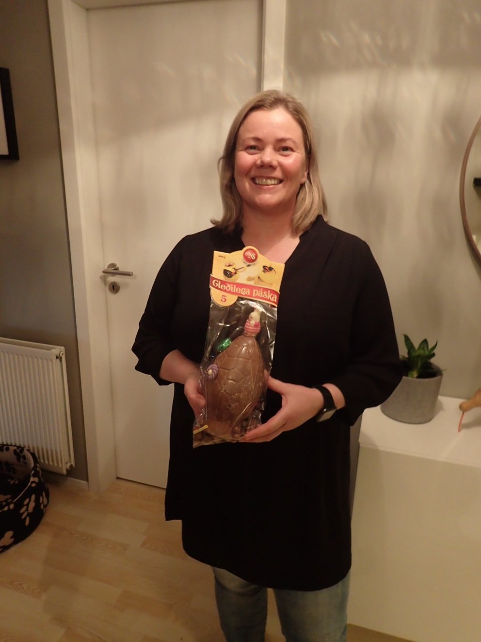 Gígja Heiðrún Óskarsdóttir hlaut páskaegg í vinning. Eggið var gjöf frá Kjörbúðinni.