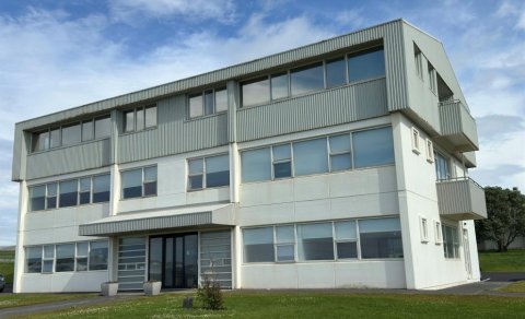 Skrifstofan lokuð á morgun föstudag