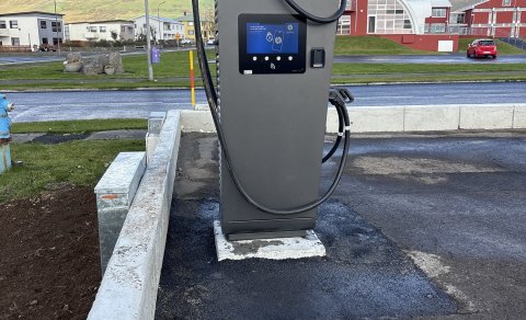 Hraðhleðslustöð komin í gagnið!