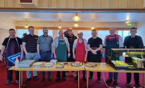 Á myndinni eru þeir sem stóðu að skötuveislunni í ár; 

Björn Sigurðsson, Guðmundur Henrý Stefánss…