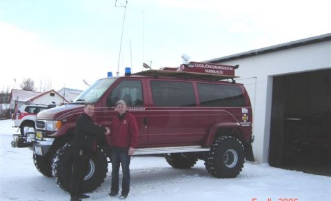 Afhending á nýjum bíl björgunarsveitarinnar Strandar