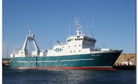 Arnar HU 1 kominn úr slipp