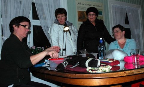 Opinn saumaklúbbur vekur lukku