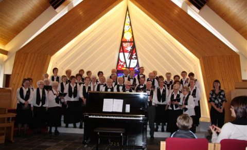 Skagfirðingar sungu í Hólaneskirkju