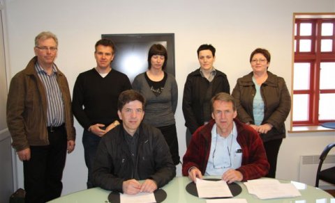 Samningur við Háskólann undirritaður