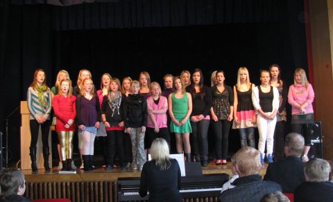 Höfðaskóla slitið