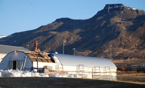 Unnið að endurbyggingu Tunnunnar