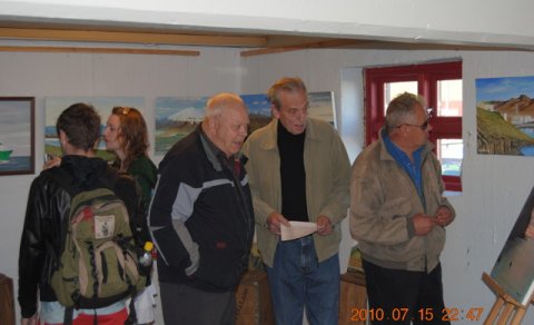 Eitthundrað manns í Djásni og Dúlleríi