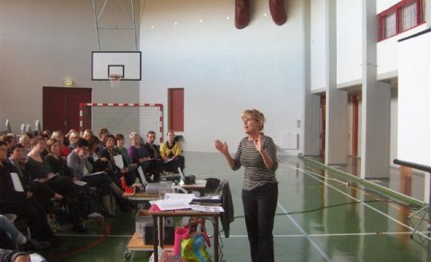 „Heim úr skólanum glöð“