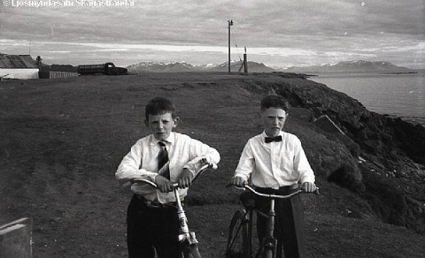 Hverjir eru á myndunum?