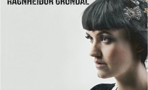 Ragnheiður Gröndal í kirkjunni á skírdagskvöld