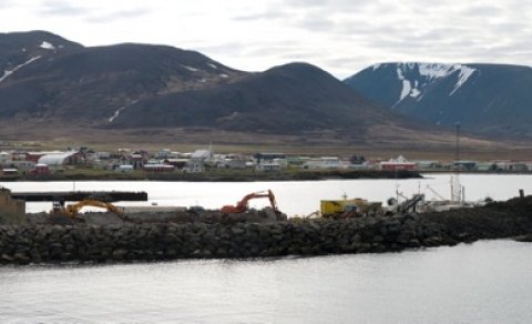 Myndir af niðurrifi síldarþróarinnar