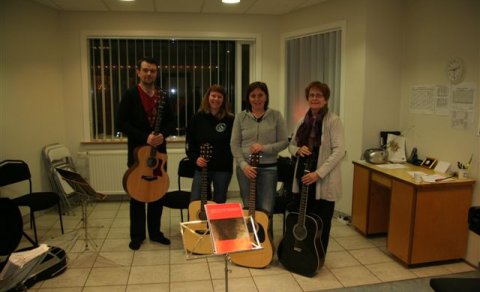 Gítarnámskeiði fyrir fullorðna.