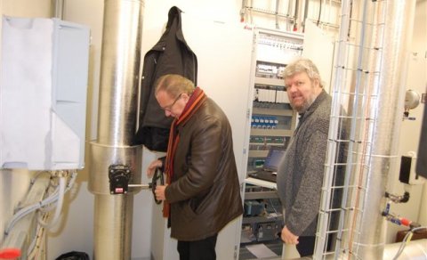 Wilhelm og Haukur opna inn á dælustöð