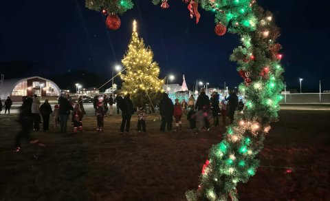 Kveikt var á jólaljósum á Hnappstaðatúni í gær