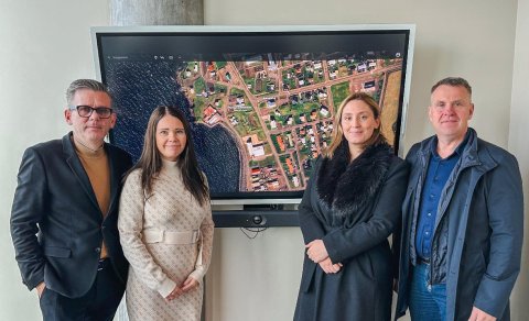 Frá vinstri: Tómas Ragnarz forstjóri Regus, Erna Karla Guðjónsdóttir framkvæmdastjóri Regus, Alexand…