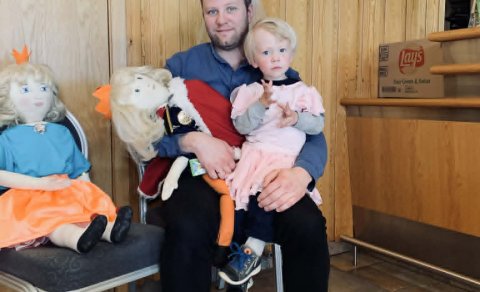 Glæsileg mynd af Valtý með honum Ella einkasyni sínum á góðum degi.