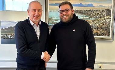 Hafnarstjóri Ólafur Þór Ólafsson og 
fulltrúi Borgarverks ehf Atli Þór Jóhannsson við undirritun