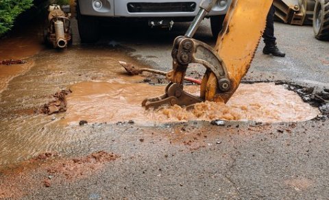 Vatnstruflun á Mánabraut í dag