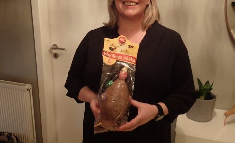 Gígja Heiðrún Óskarsdóttir hlaut páskaegg í vinning. Eggið var gjöf frá Kjörbúðinni.