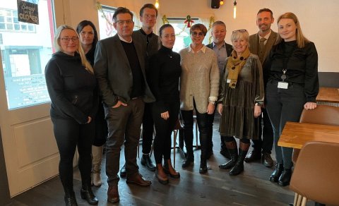 Á myndinni eru talið frá vinstri: Sigrún Líndal Þrastardóttir, ráðgjafi í Félags- og skólaþjónustu A…